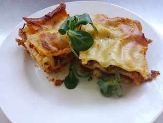 Lasagne s hovězím masem a sýrovým bešamelem